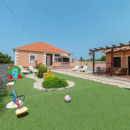 Stunning In * Benkovac