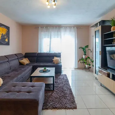 Holiday home Stunning In Benkovac