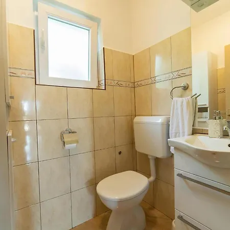 Vikendica Lovely In With Wifi Benkovac