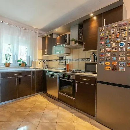 Lovely In With Wifi Vikendica *